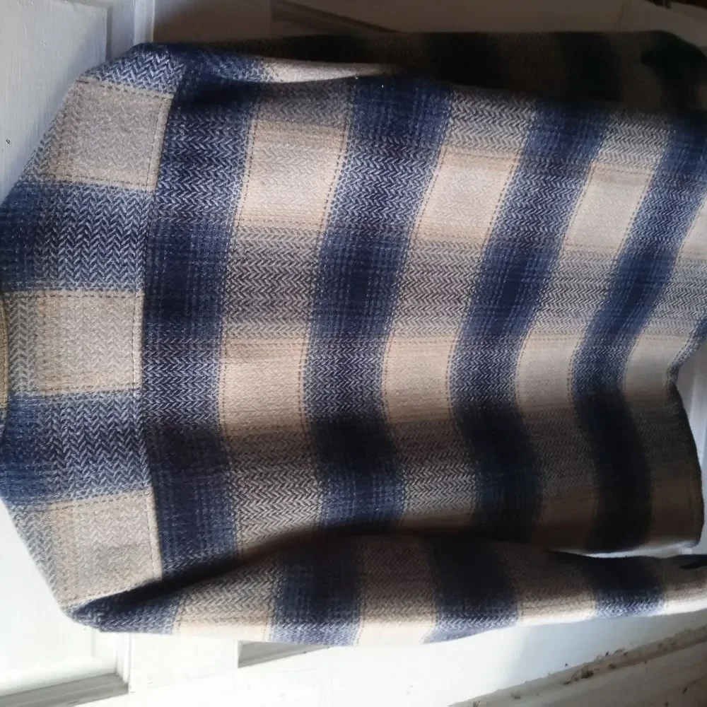 UNISEX flannel jacket/shirt. LIKE NEW. Poly/Wool. 4 pocket. Absolutely soft.